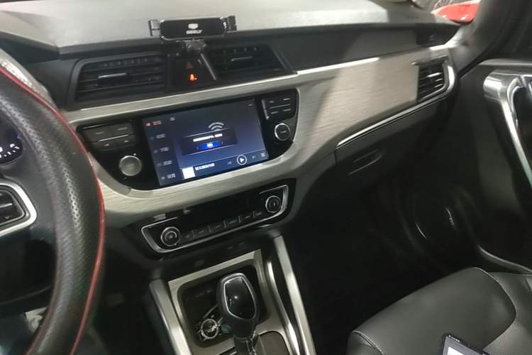 Used Geely Auto Vision X3 2017 1.5L Automatic Luxury Model Audio And AC Panel