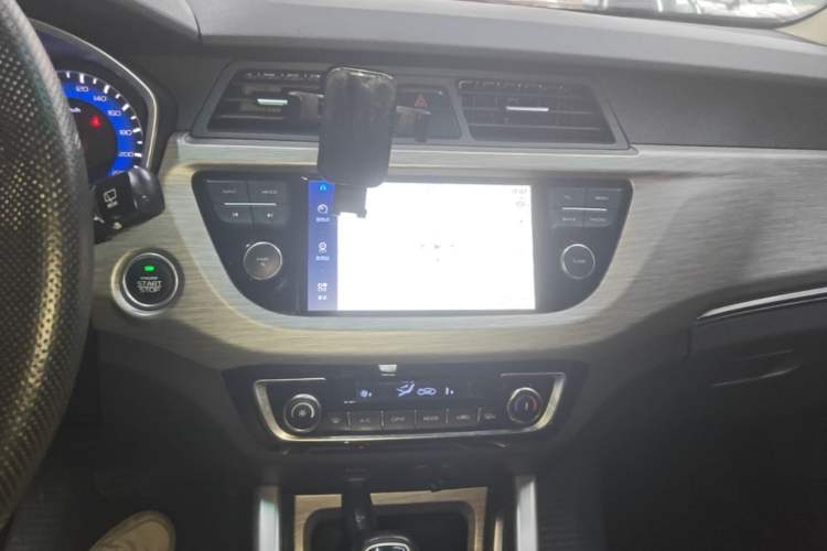 Used Geely Auto Vision X3 2017 1.5L Automatic Elite Model Audio And AC Panel