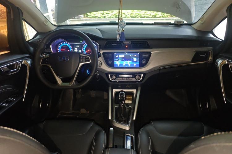 Used Geely Auto Vision X3 2017 1.5L Manual Elite Model Center Console
