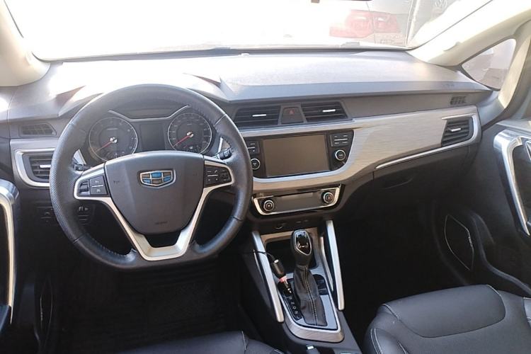 Used Geely Auto Vision X3 2017 1.5L Automatic Elite Model Center Console