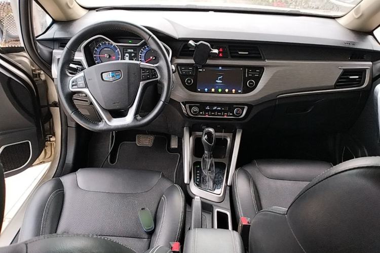 Used Geely Auto Vision X3 2017 1.5L Automatic Elite Model Center Console