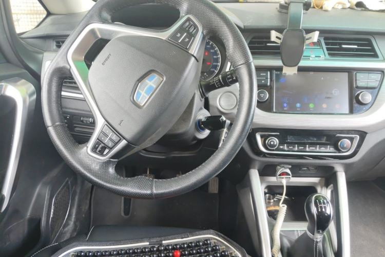 Used Geely Auto Vision X3 2017 1.5L Manual Luxury Model Center Console