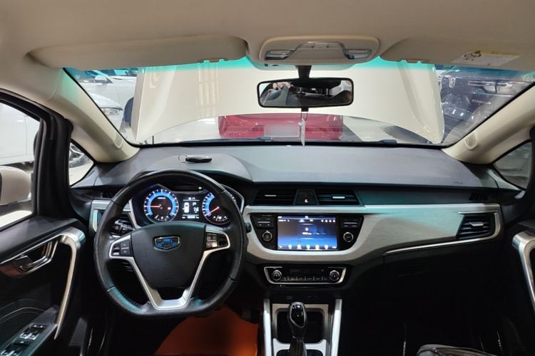Used Geely Auto Vision X3 2017 1.5L Automatic Elite Model Center Console