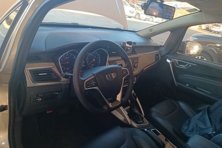 Used Geely Auto Vision X3 2017 1.5L Automatic Elite Model Center Console