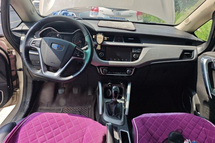 Used Geely Auto Vision X3 2017 1.5L Manual Elite Model Center Console