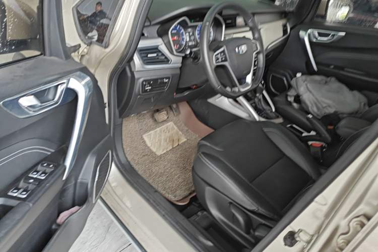 Used Geely Auto Vision X3 2017 1.5L Automatic Luxury Model Driver Seat