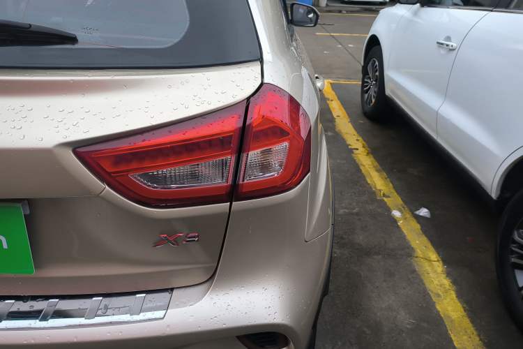 Used Geely Auto Vision X3 2017 1.5L Automatic Elite Model Exterior 3