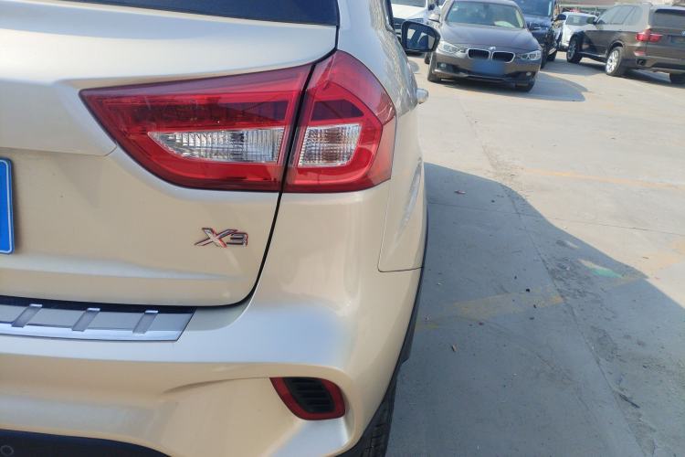Used Geely Auto Vision X3 2017 1.5L Automatic Elite Model Exterior 3