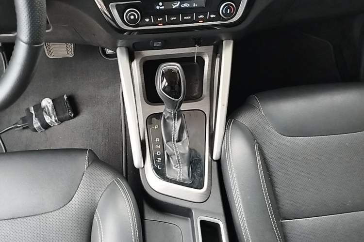 Used Geely Auto Vision X3 2017 1.5L Automatic Elite Model Gear Lever