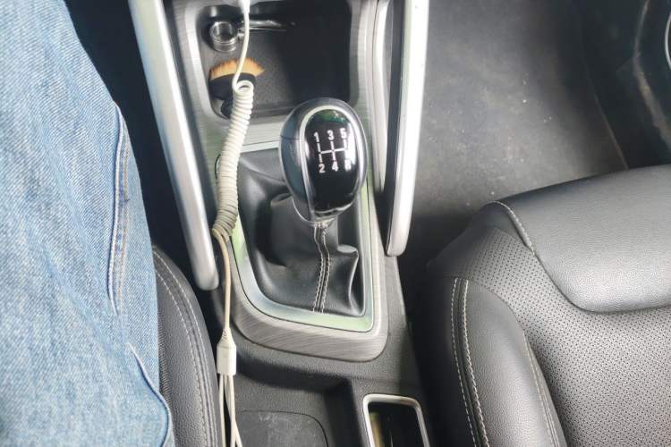 Used Geely Auto Vision X3 2017 1.5L Manual Luxury Model Gear Lever