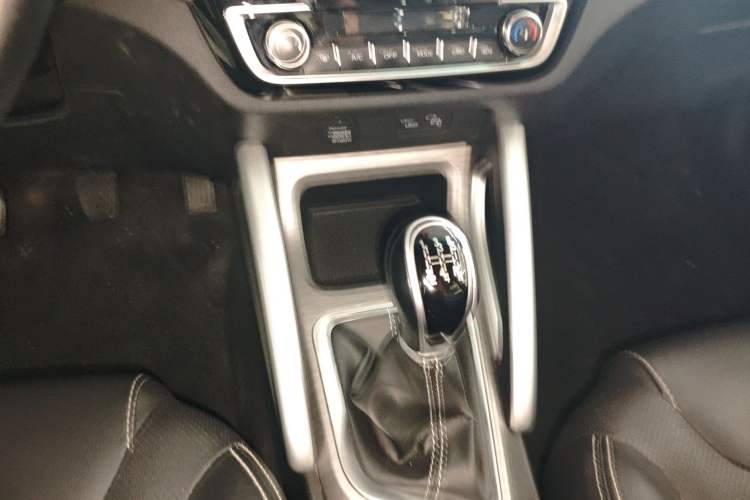 Used Geely Auto Vision X3 2017 1.5L Manual Elite Model Gear Lever