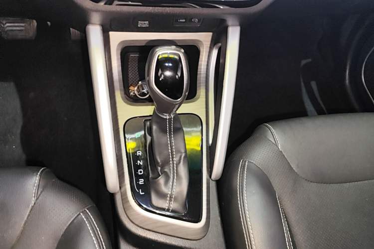 Used Geely Auto Vision X3 2017 1.5L Automatic Elite Model Gear Lever