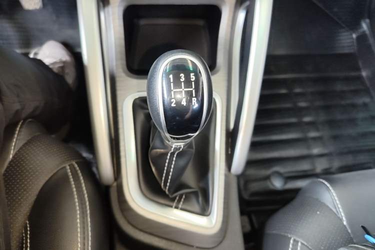 Used Geely Auto Vision X3 2017 1.5L Manual Luxury Model Gear Lever
