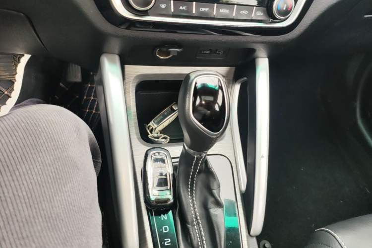 Used Geely Auto Vision X3 2017 1.5L Automatic Luxury Model Gear Lever