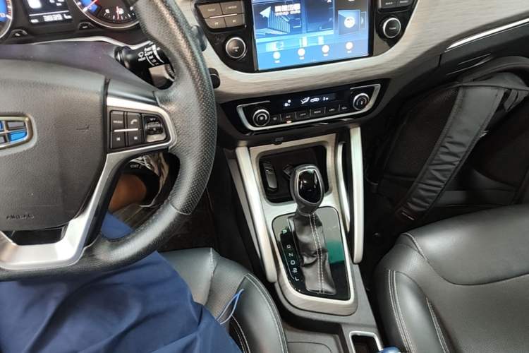 Used Geely Auto Vision X3 2017 1.5L Automatic Elite Model Gear Lever