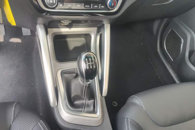 Used Geely Auto Vision X3 2017 1.5L Manual Luxury Model Gear Lever
