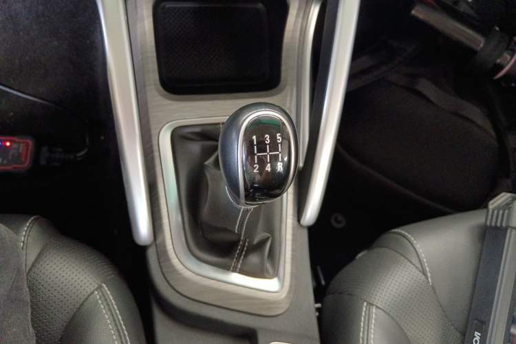 Used Geely Auto Vision X3 2017 1.5L Manual Luxury Model Gear Lever