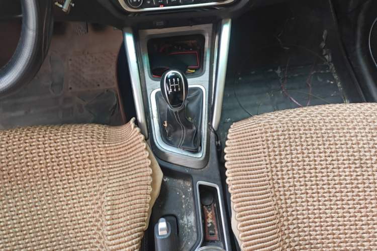 Used Geely Auto Vision X3 2017 1.5L Manual Elite Model Gear Lever