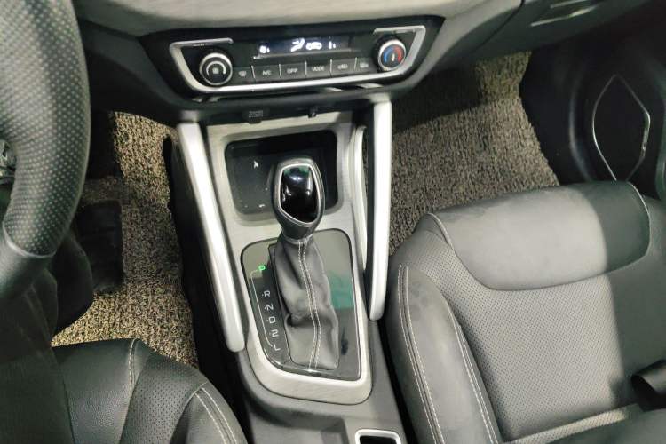 Used Geely Auto Vision X3 2017 1.5L Automatic Elite Model Gear Lever