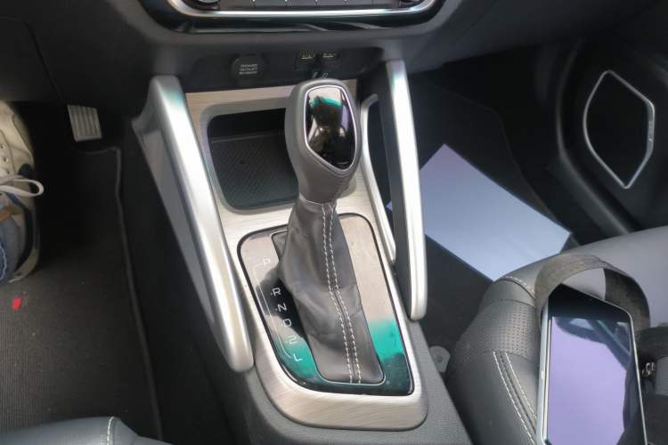 Used Geely Auto Vision X3 2017 1.5L Automatic Elite Model Gear Lever