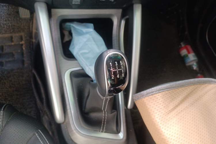Used Geely Auto Vision X3 2017 1.5L Manual Luxury Model Gear Lever