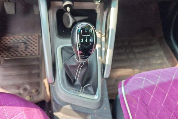 Used Geely Auto Vision X3 2017 1.5L Manual Elite Model Gear Lever