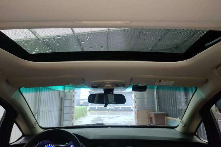 Used Geely Auto Vision X3 2017 1.5L Manual Luxury Model Headliner