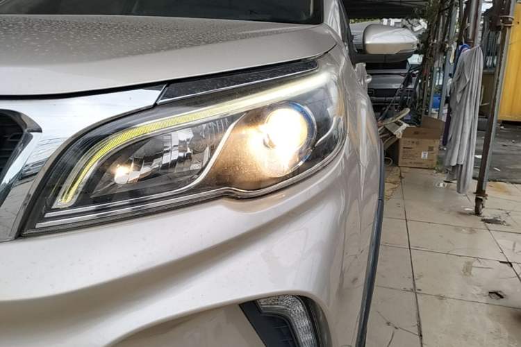 Used Geely Auto Vision X3 2017 1.5L Automatic Elite Model Left Front Headlight