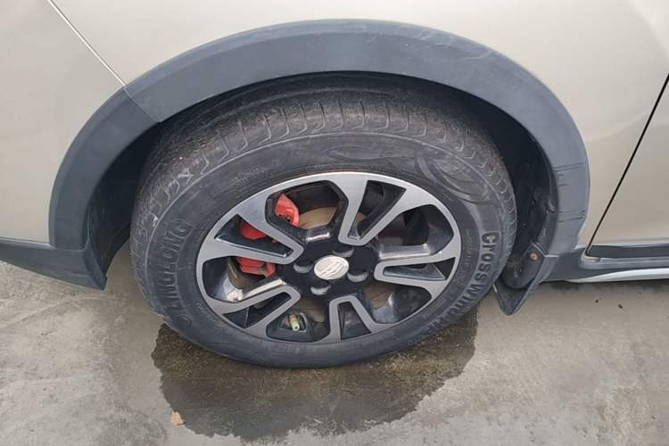 Used Geely Auto Vision X3 2017 1.5L Automatic Luxury Model Left Front Wheel Hub