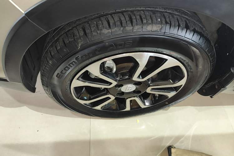 Used Geely Auto Vision X3 2017 1.5L Automatic Elite Model Left Front Wheel Hub