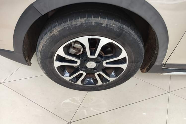 Used Geely Auto Vision X3 2017 1.5L Automatic Elite Model Left Front Wheel Hub