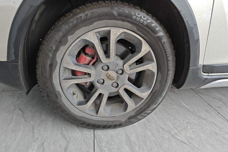 Used Geely Auto Vision X3 2017 1.5L Automatic Luxury Model Left Front Wheel Hub