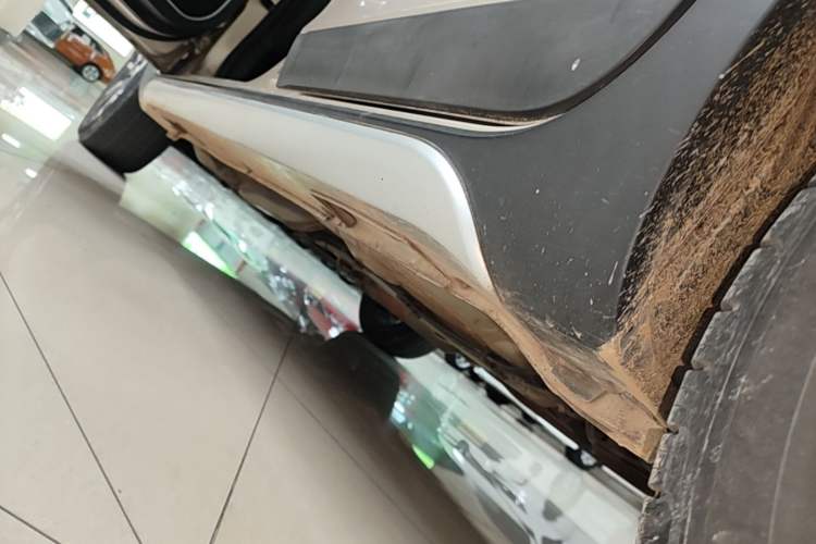 Used Geely Auto Vision X3 2017 1.5L Automatic Elite Model Left Side Sill