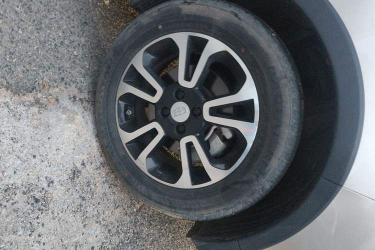 Used Geely Auto Vision X3 2017 1.5L Automatic Elite Model Right Front Wheel Hub