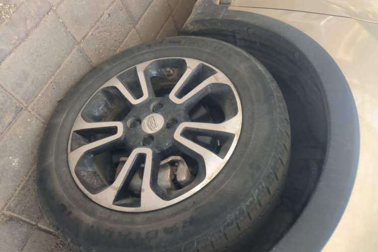 Used Geely Auto Vision X3 2017 1.5L Automatic Elite Model Right Front Wheel Hub