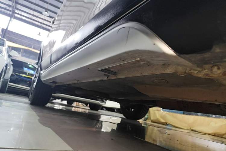 Used Geely Auto Vision X3 2017 1.5L Automatic Elite Model Right Side Sill