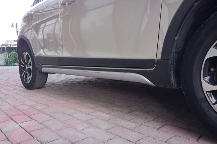 Used Geely Auto Vision X3 2017 1.5L Manual Elite Model Right Side Sill