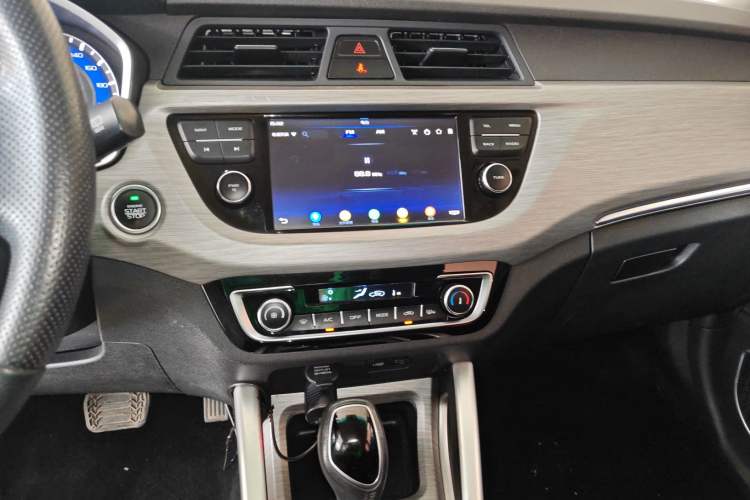 Used Geely Auto Vision X3 2017 1.5L Automatic Elite Model Audio And AC Panel