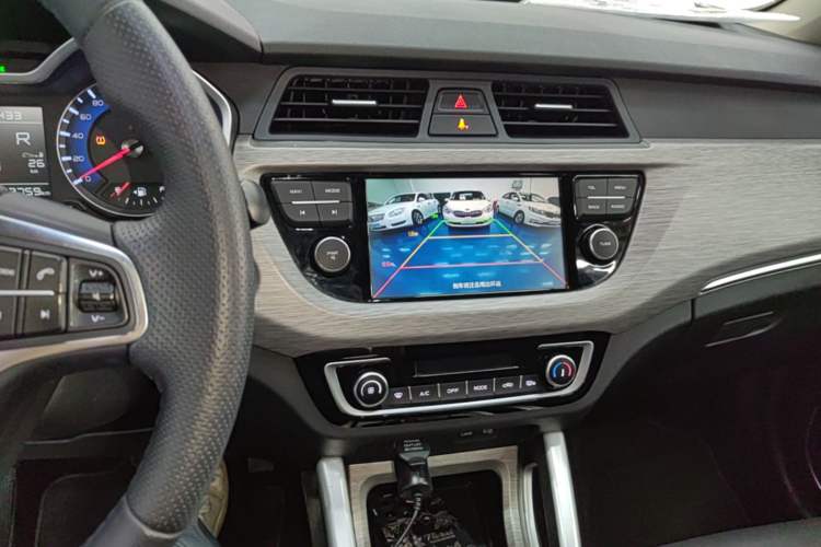 Used Geely Auto Vision X3 2017 1.5L Automatic Elite Model Audio And AC Panel