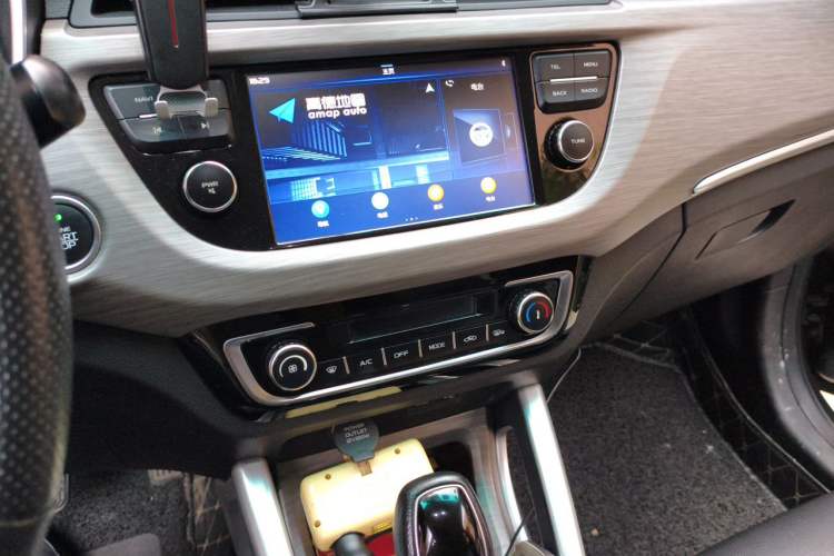 Used Geely Auto Vision X3 2017 1.5L Automatic Elite Model Audio And AC Panel