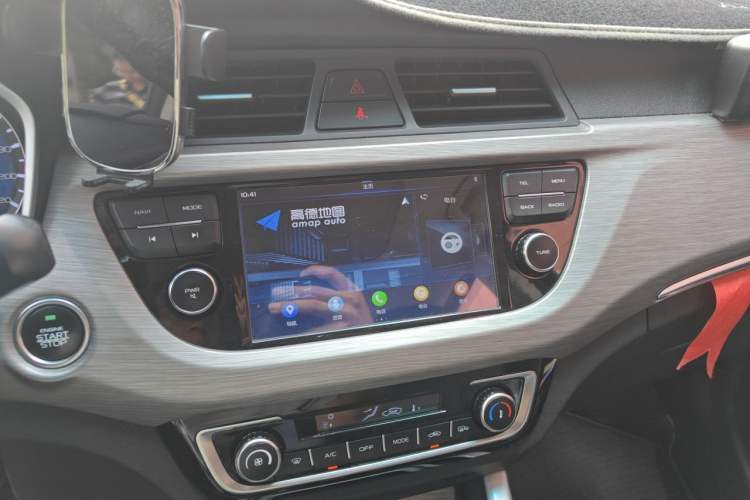 Used Geely Auto Vision X3 2017 1.5L Automatic Luxury Model Audio And AC Panel