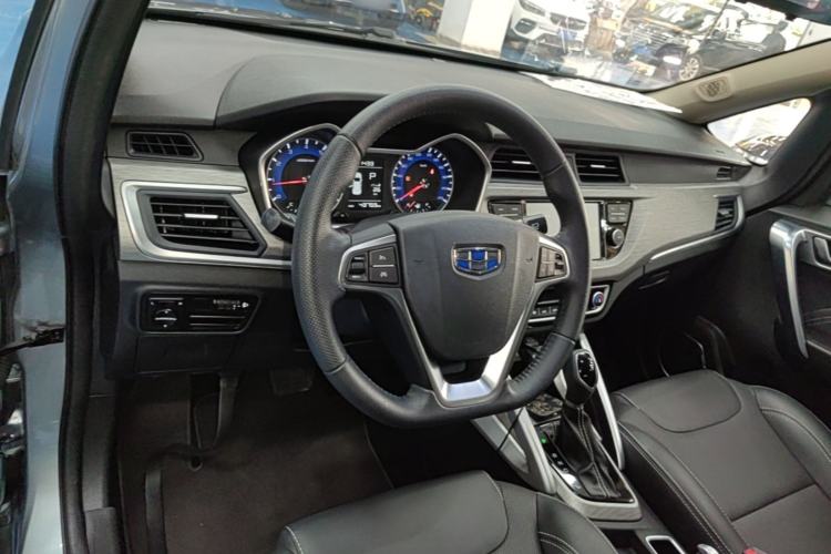 Used Geely Auto Vision X3 2017 1.5L Automatic Elite Model Center Console