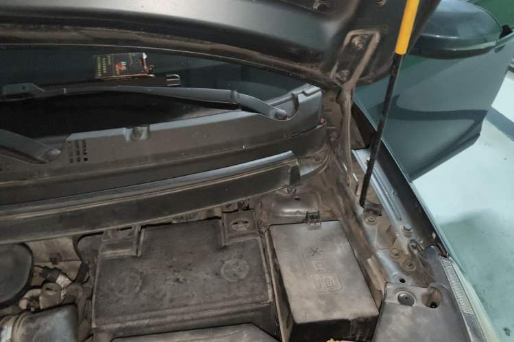 Used Geely Auto Vision X3 2017 1.5L Automatic Luxury Model Engine Bay Left