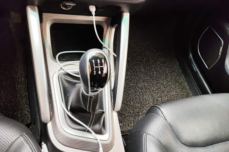 Used Geely Auto Vision X3 2017 1.5L Manual Luxury Model Gear Lever