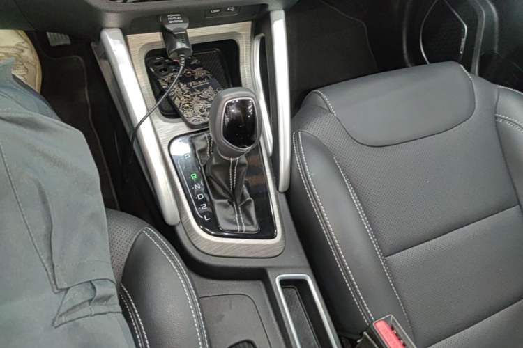 Used Geely Auto Vision X3 2017 1.5L Automatic Elite Model Gear Lever