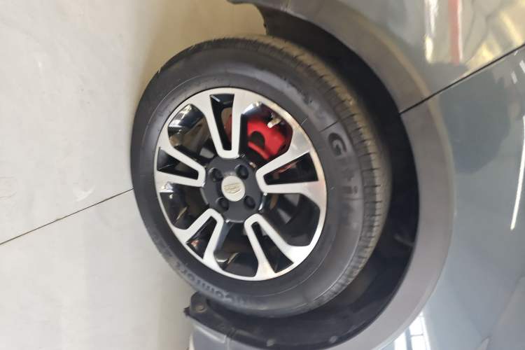 Used Geely Auto Vision X3 2017 1.5L Automatic Luxury Model Left Front Wheel Hub