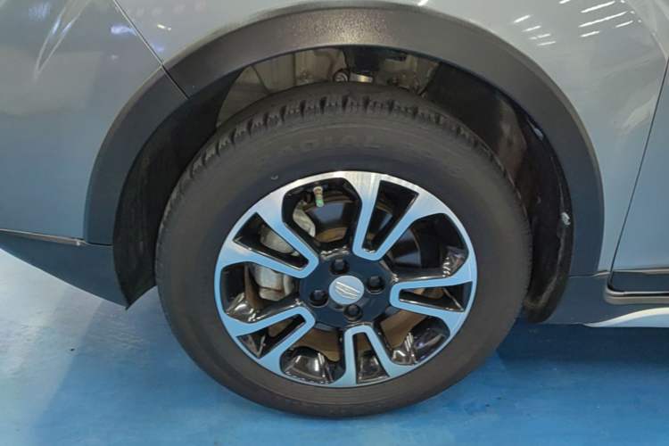 Used Geely Auto Vision X3 2017 1.5L Automatic Elite Model Left Front Wheel Hub