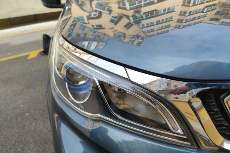 Used Geely Auto Vision X3 2017 1.5L Automatic Elite Model Right Front Headlight
