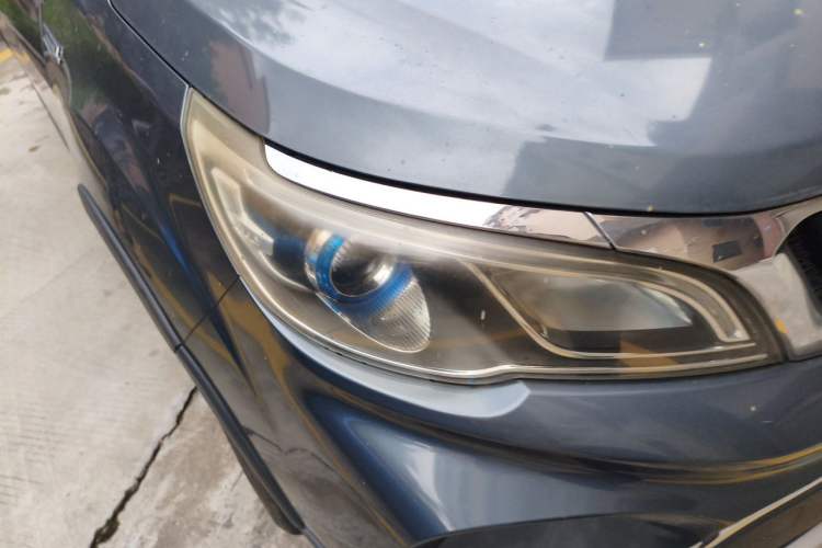 Used Geely Auto Vision X3 2017 1.5L Automatic Elite Model Right Front Headlight
