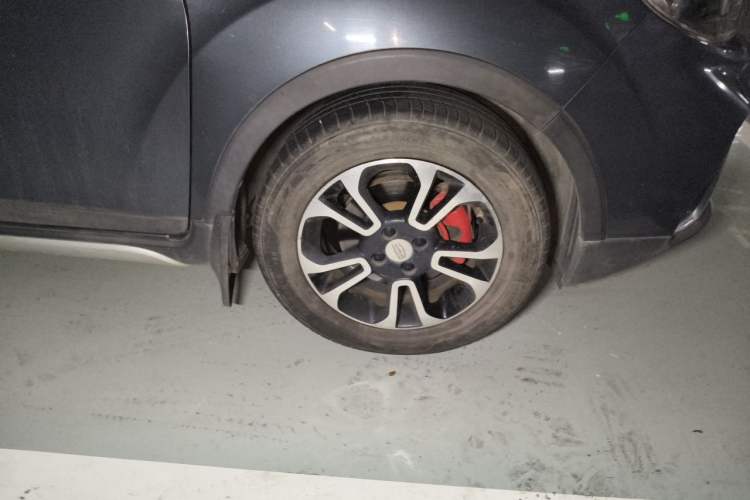 Used Geely Auto Vision X3 2017 1.5L Automatic Luxury Model Right Front Wheel Hub